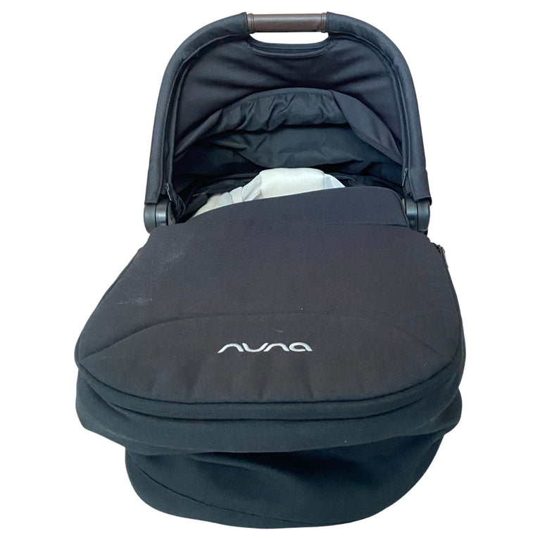 Nuna-Carrycot-Black-1-3