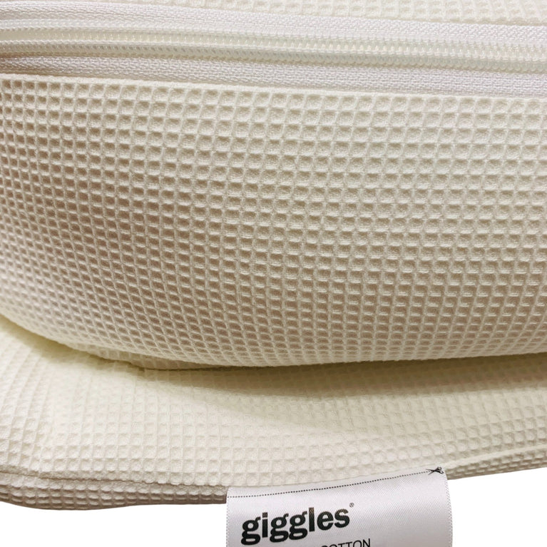 Giggles-Bed-in-Bed-4-7