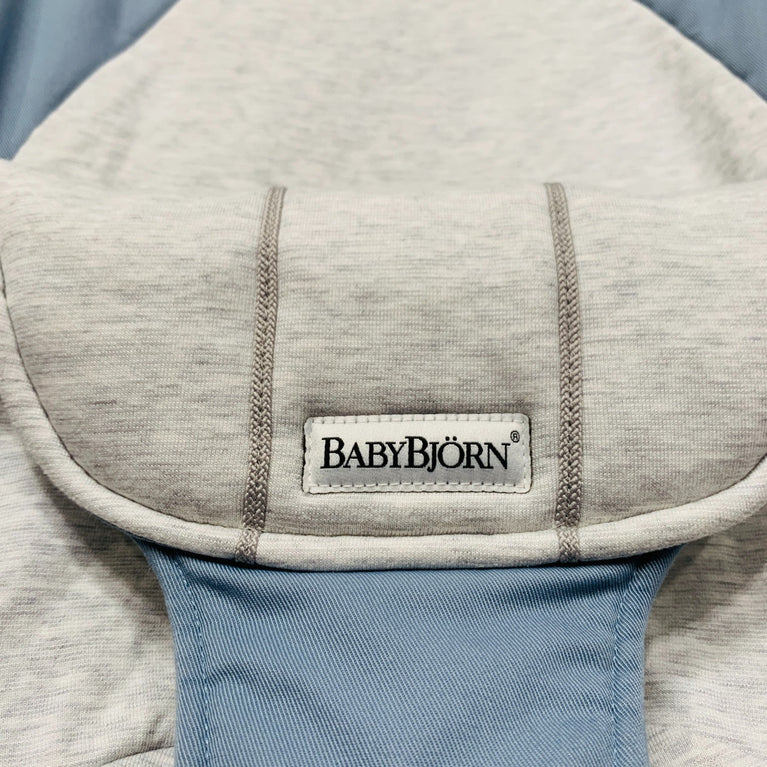 BabyBjörn-Bouncer-Balance-Soft-Woven-Jersey-Blue/Grey-1-4