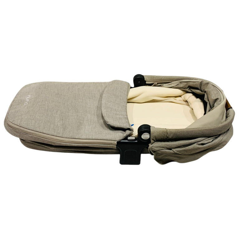 Nuna-Triv-Carry-Cot-Grey-1-5