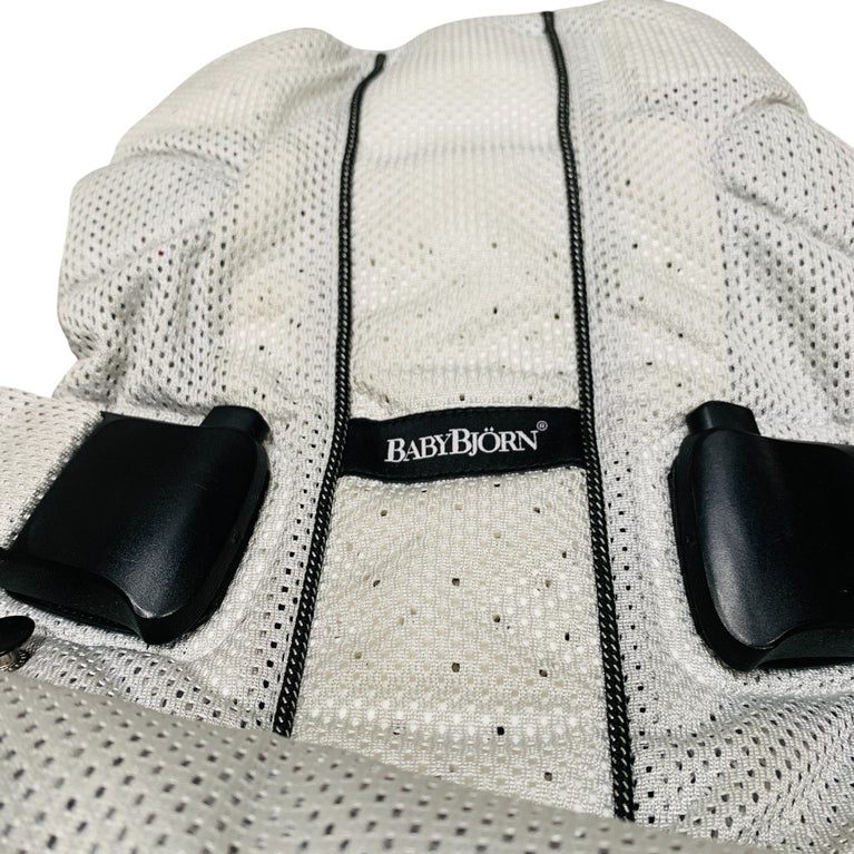 BabyBjörn-Baby-Carrier-One-Air-Silver-4-2