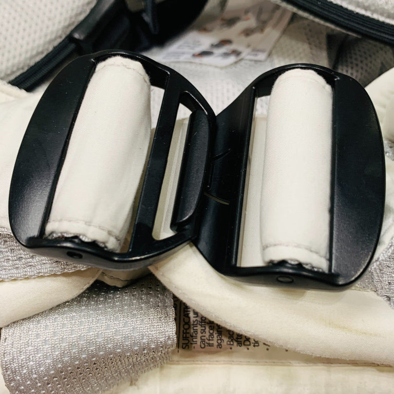 BabyBjörn-Baby-Carrier-One-Air-Silver-4-6