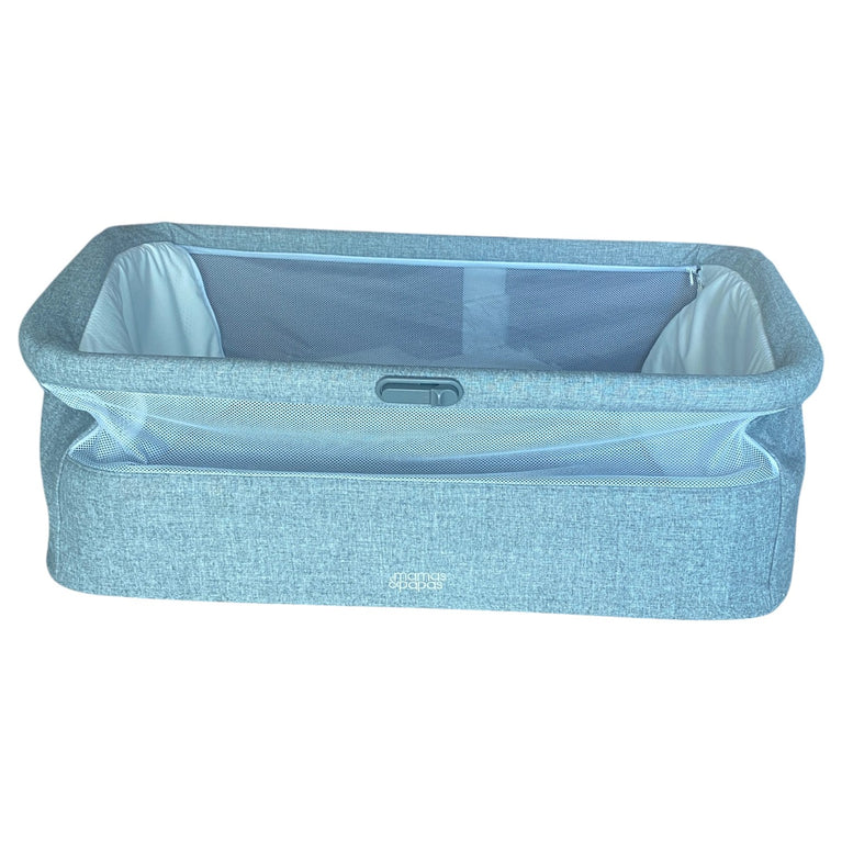 Mamas-&-Papas-Lua-Bedside-Crib-Grey-3-4
