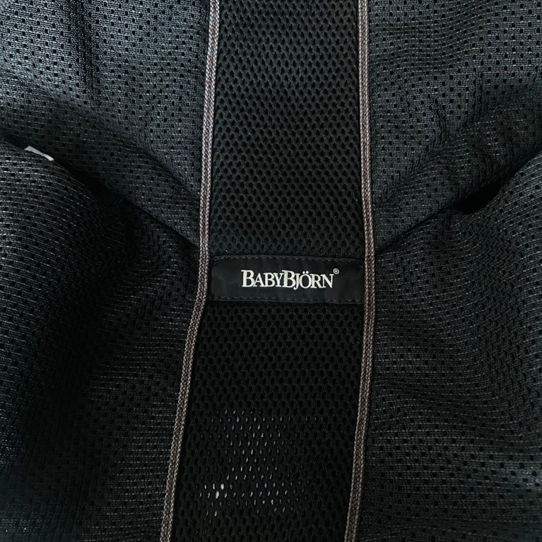 Ergobaby-Omni-Breeze-Baby-Carrier-Black-3-2