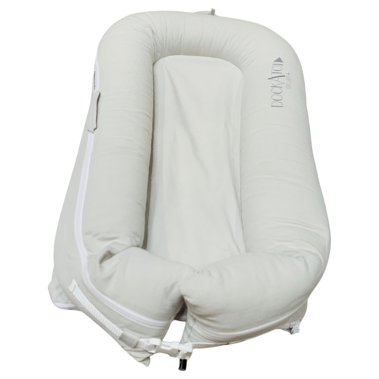 Dockatot-Deluxe+-Pod-Fog-Chambray-3-4
