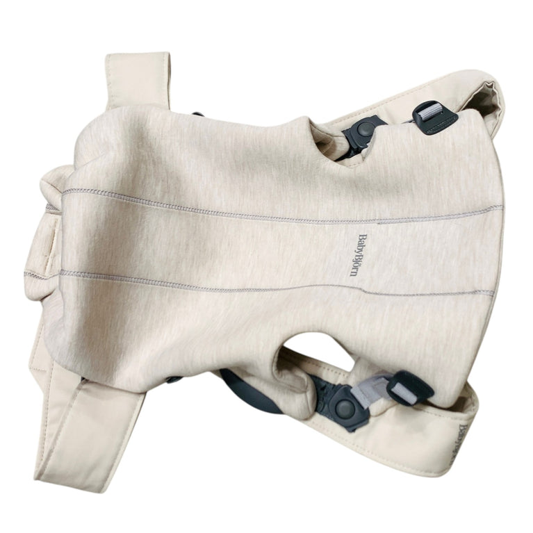 BabyBjörn-Carrier-Mini,-3D-Jersey-Light-Beige-3-6