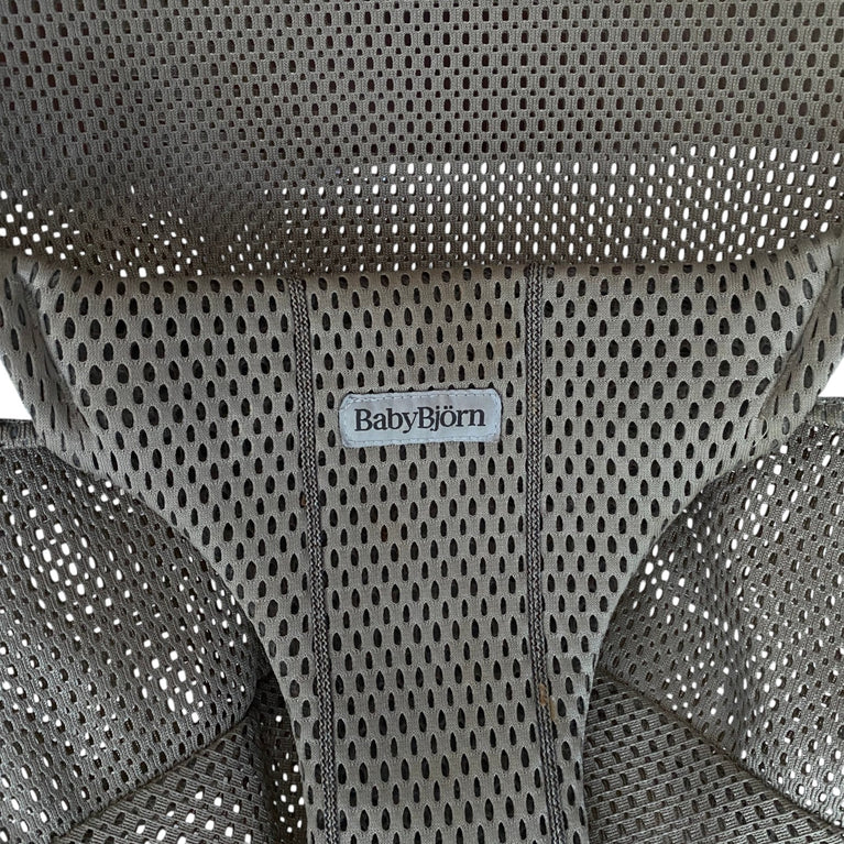 BabyBjörn-Bliss-Bouncer-(Mesh)-Grey-Beige-35-3