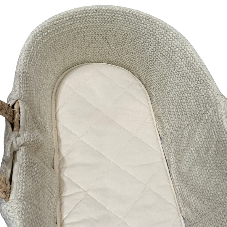 The-Little-Green-Sheep-Knit-Moses-Basket,-Mattress-&-Foldable-Stand-Linen-Organic-Wheat/Walnut-1-5