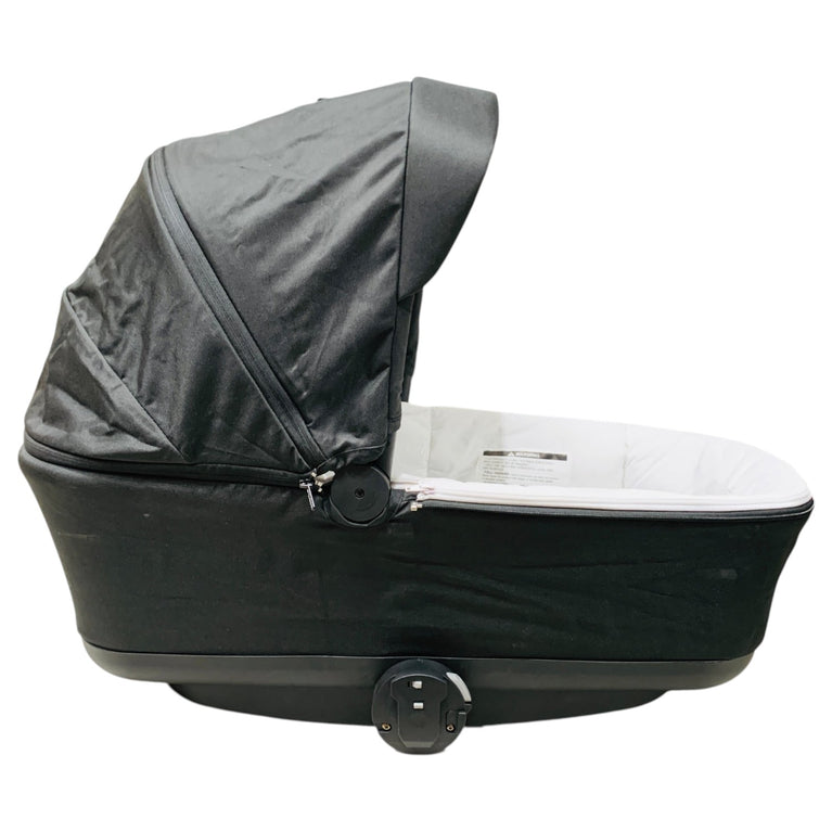 Leclerc-Baby-Bassinet-+-Bassinet-Adapters-for-Stroller-5-3