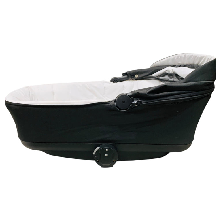 Leclerc-Baby-Bassinet-+-Bassinet-Adapters-for-Stroller-5-4