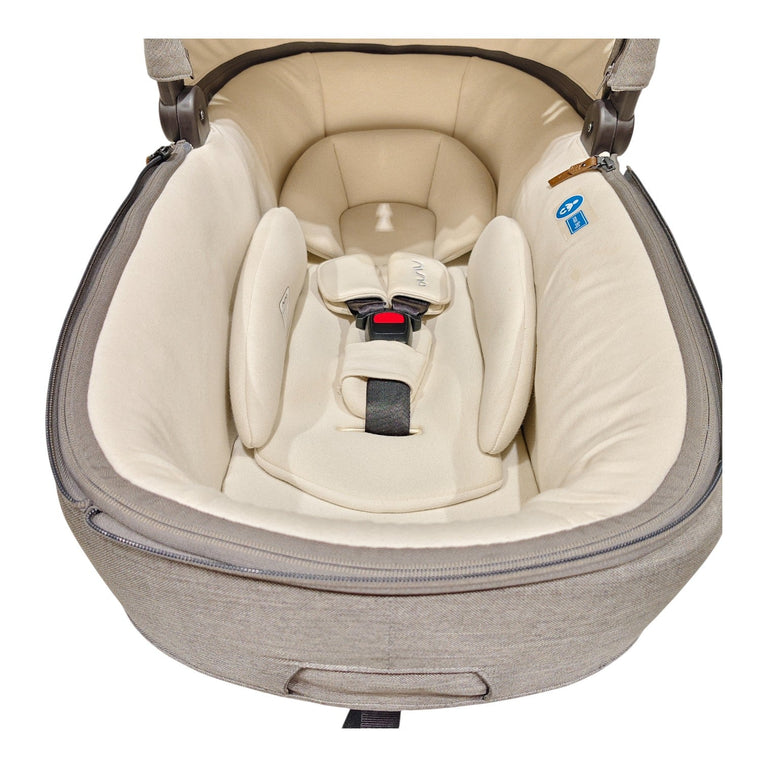 Nuna-Cari-Next-Carrycot-Car-Seat-1-3