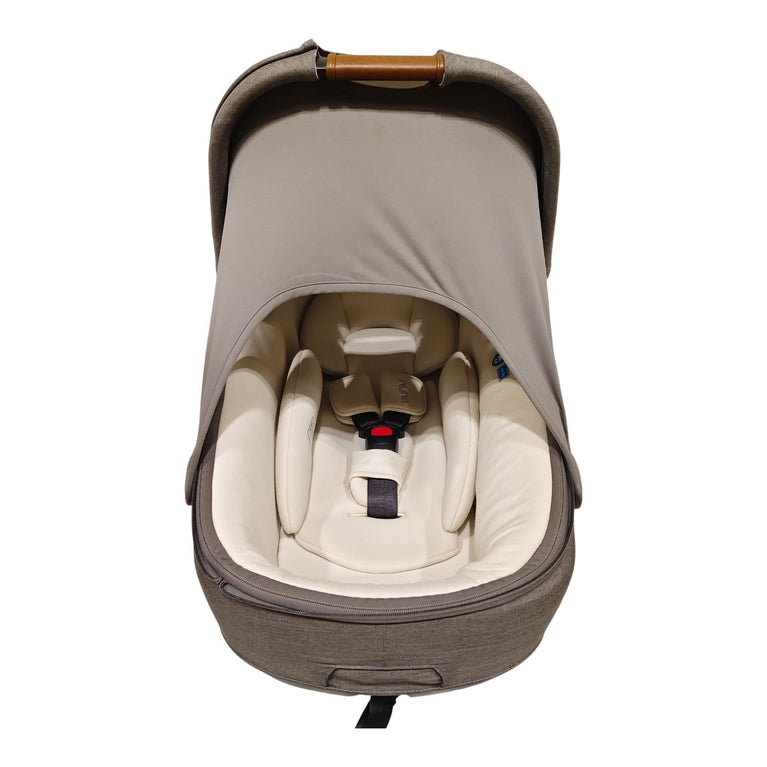Nuna-Cari-Next-Carrycot-Car-Seat-1-4