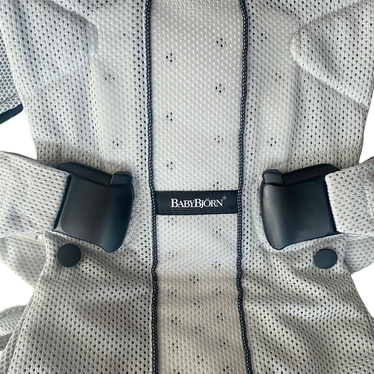 BabyBjörn-Baby-Carrier-One-Air-3D-Mesh-Silver-4-2