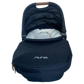 Nuna-Carrycot-Caviar-1-2