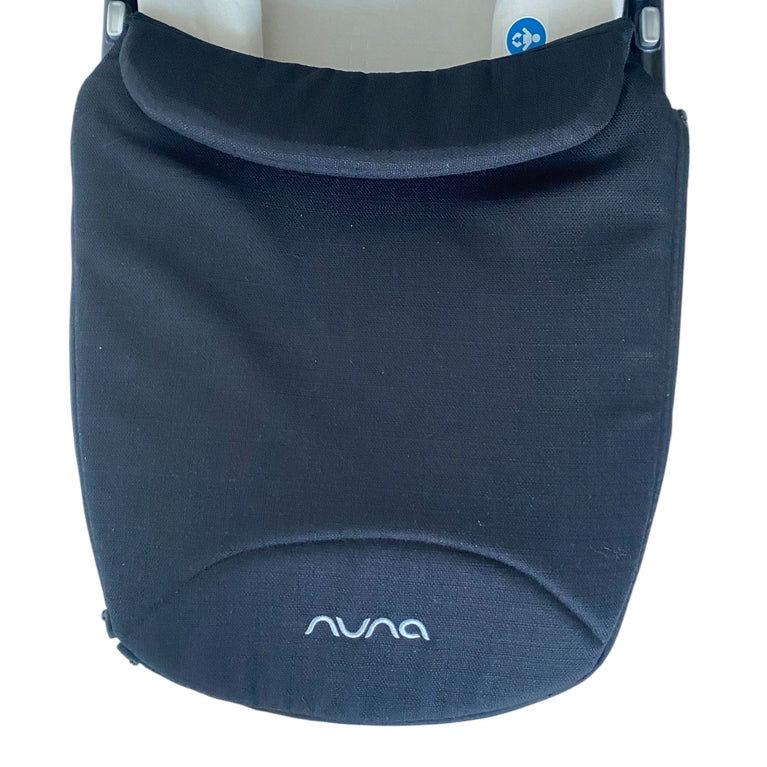 Nuna-Carrycot-Caviar-1-4