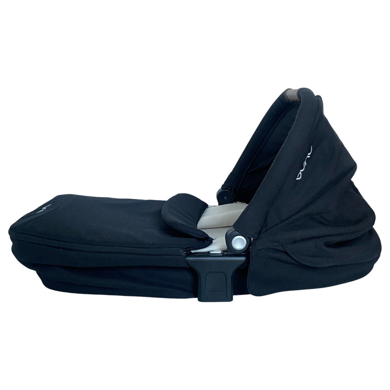 Nuna-Carrycot-Caviar-1-7