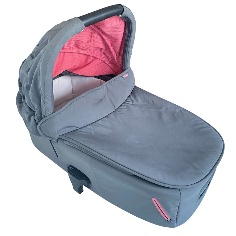 Mamas-&-Papas-Ocarro-Signature-Edition-Jewel-Pushchair-&-Carry-Cot-Black-Diamond-2-8
