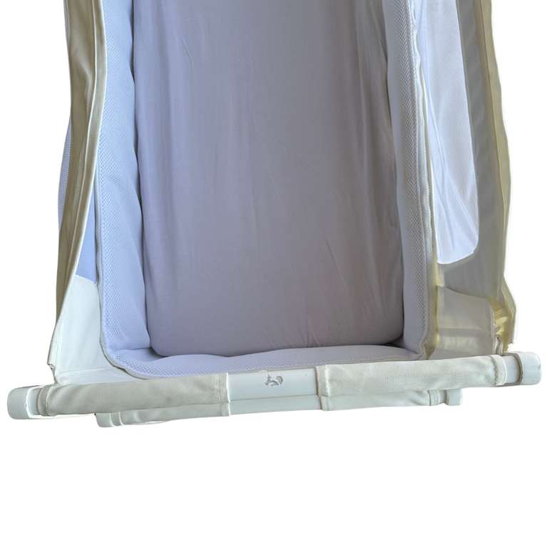 Snuz SnuzPod 4 Crib with 2 Fitted Sheets - White