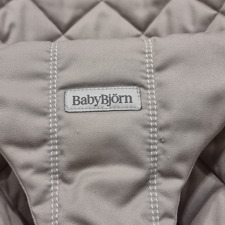 BabyBjörn-Bliss-Woven-Baby-Bouncer-Sand-Grey-1-3