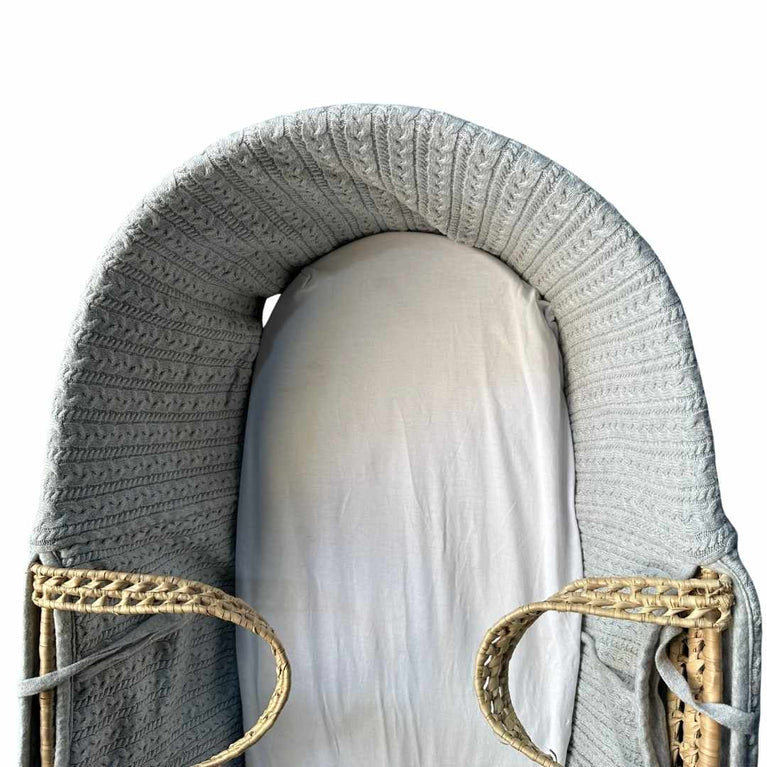 The-Little-Green-Sheep-Natural-Knitted-Moses-Basket-with-Stand-&-Mattress-3