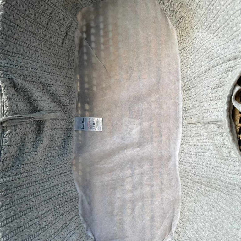 The-Little-Green-Sheep-Natural-Knitted-Moses-Basket-with-Stand-&-Mattress-5