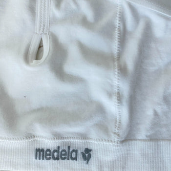 Medela-Hands-Free-Expression-Pumping-Bra-White(Medium)-1-2