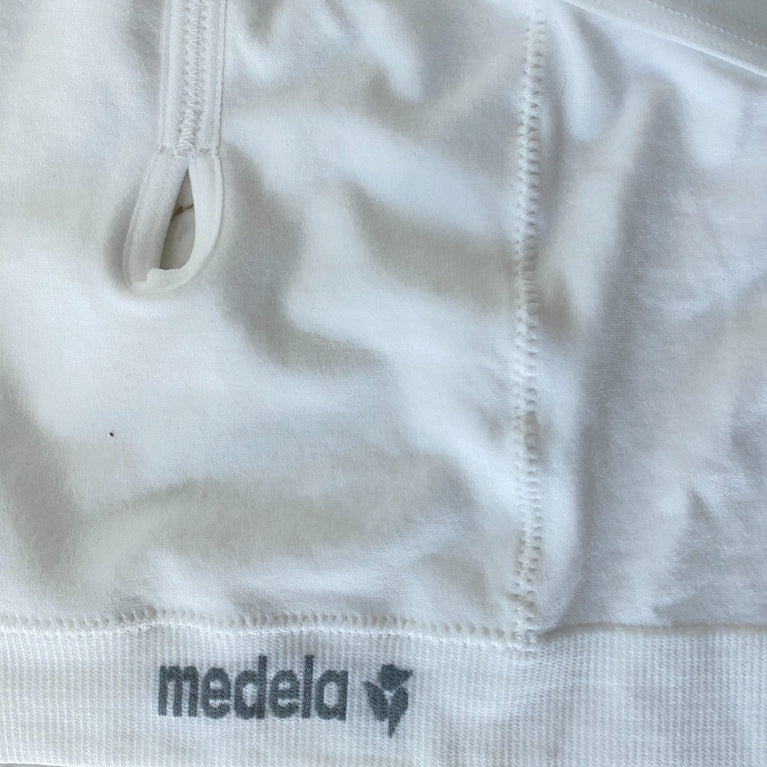 Medela-Hands-Free-Expression-Pumping-Bra-White(Medium)-1-2