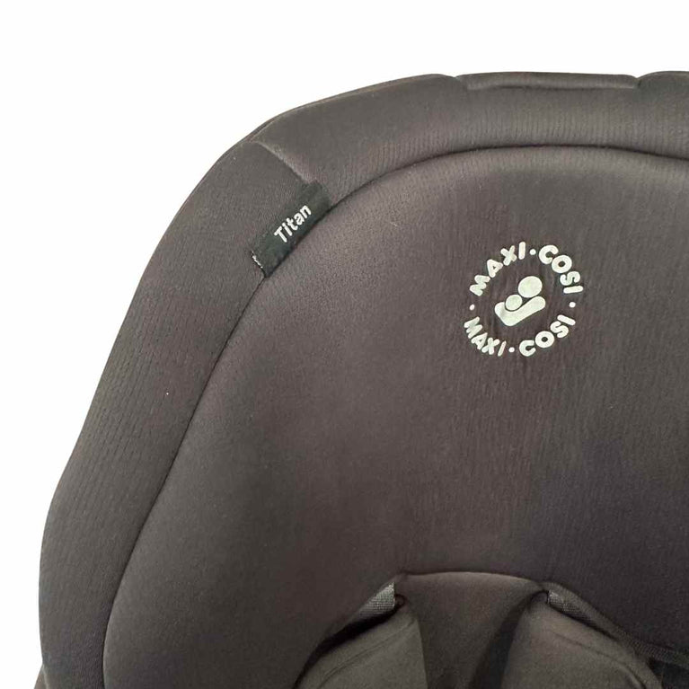 Maxi Cosi Titan i-Size Car Seat with Base