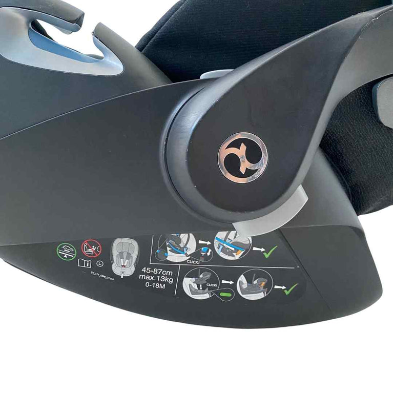 Cybex Cloud Z i-Size Plus Car Seat plus Adapters - Deep Black