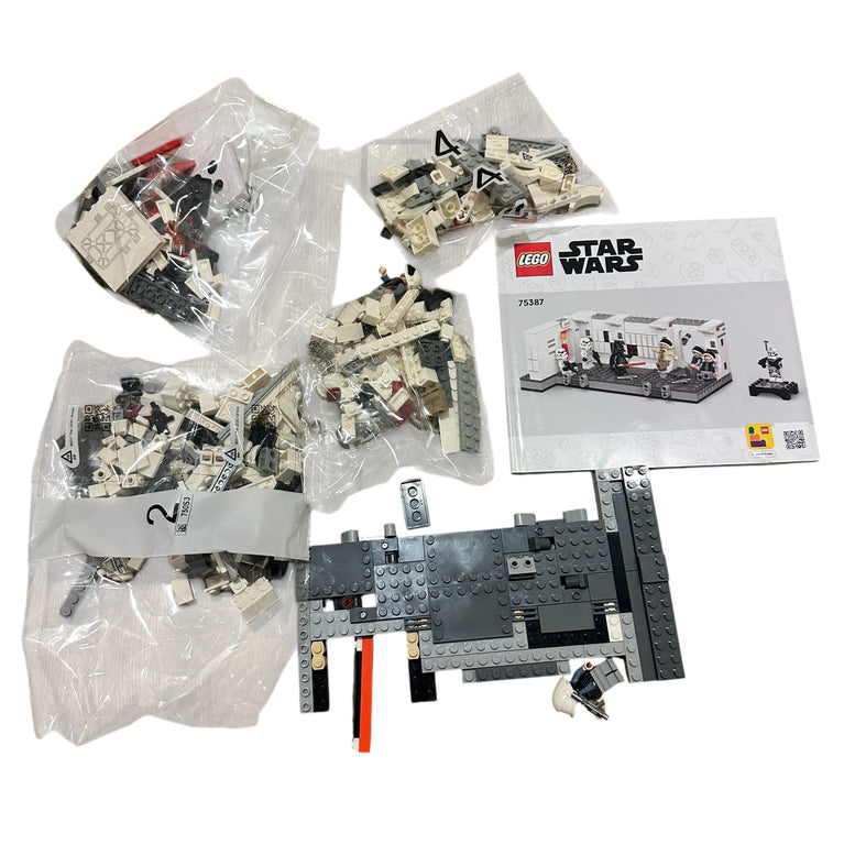 LEGO Star Wars TM Boarding the Tantive IV 75387 - 502 Pieces
