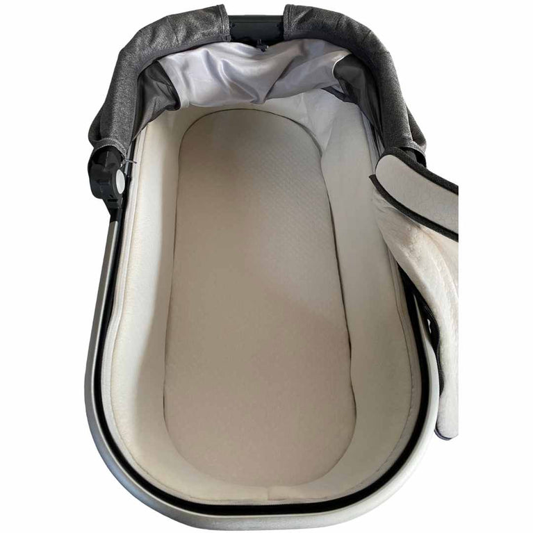 UPPAbaby-Bassinet-Greyson-(Charcoal-Melange/Carbon)-3
