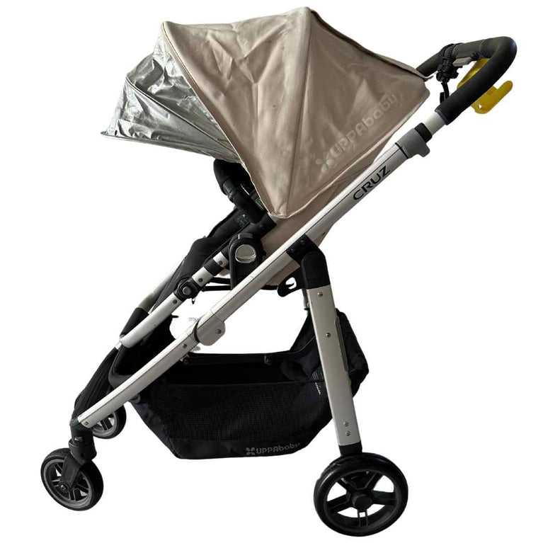 UPPAbaby-Cruz-V2-Stroller-Declan-Oat-Mélange-|-Silver-Frame-|-Black-Handle-11