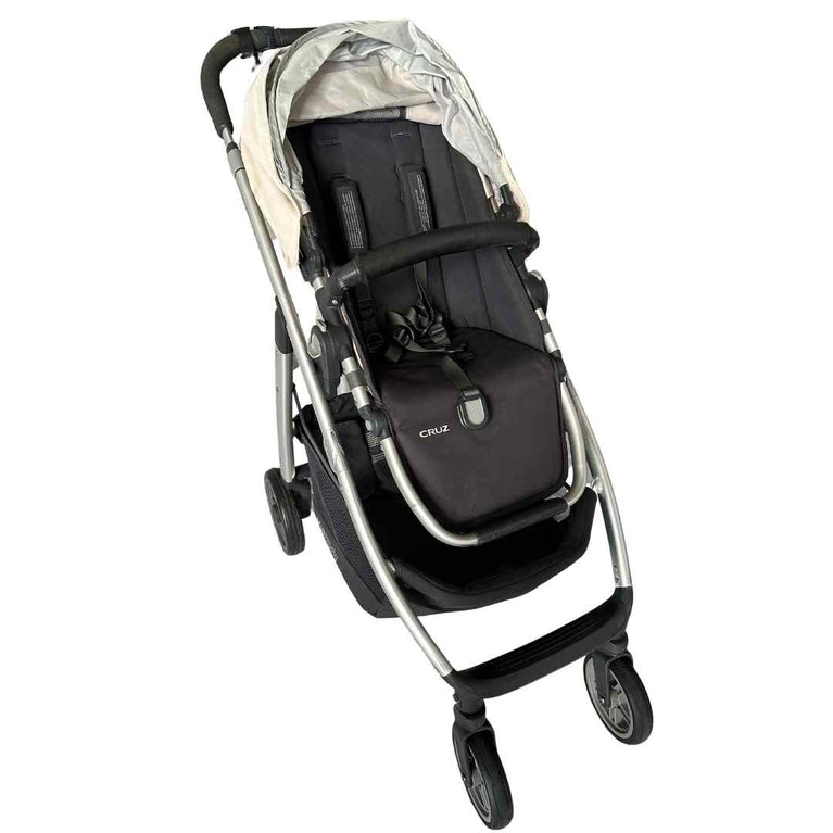 UPPAbaby-Cruz-V2-Stroller-Declan-Oat-Mélange-|-Silver-Frame-|-Black-Handle-1