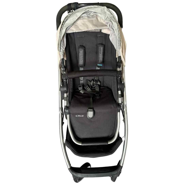 UPPAbaby-Cruz-V2-Stroller-Declan-Oat-Mélange-|-Silver-Frame-|-Black-Handle-2