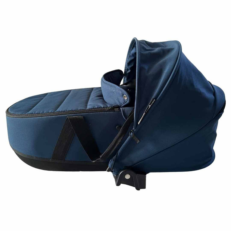 Babyzen-YOYO-Portable-Bassinet-with-adapters-Navy-Blue-9