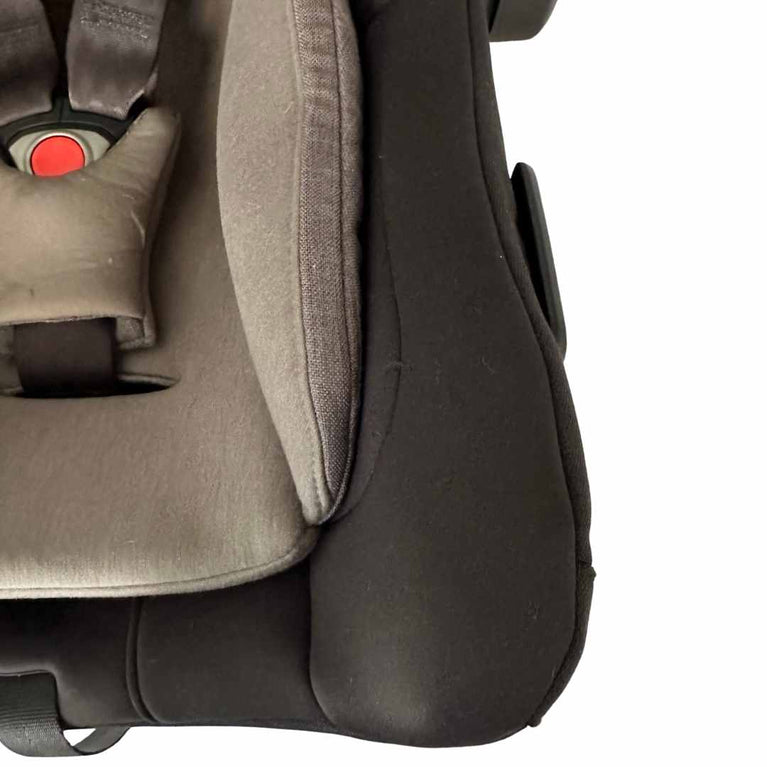 Nuna-Pipa-Next-Car-Seat-Caviar-(2021)-10