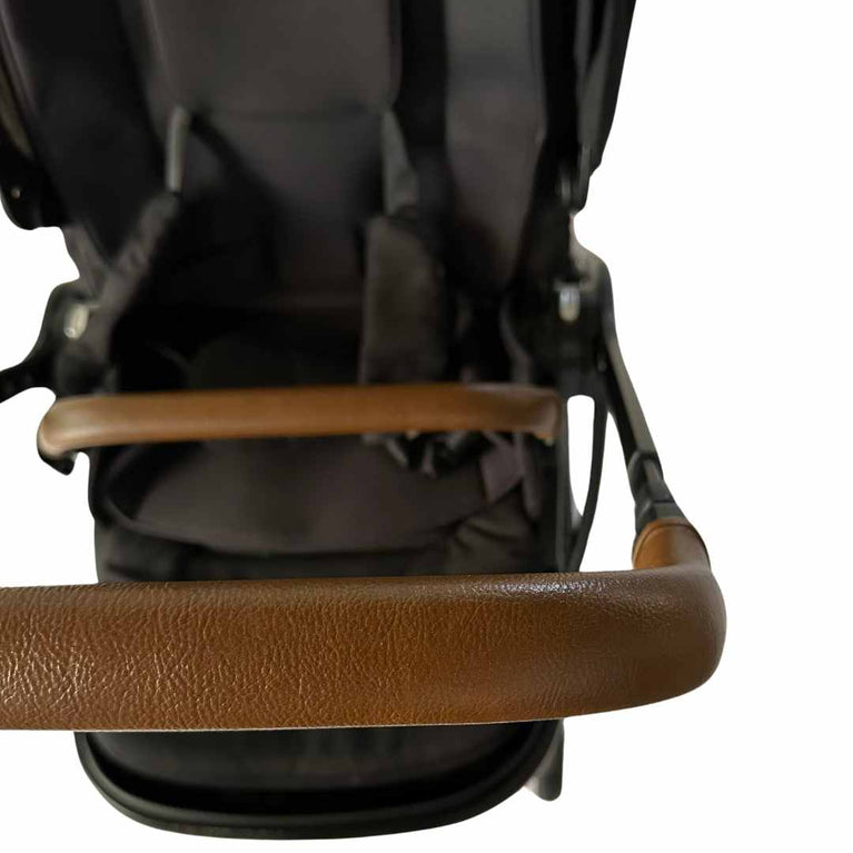 Nuna-Triv-Next-Lightweight-Stroller-Caviar-(2021)-12