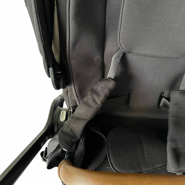 Nuna-Triv-Next-Lightweight-Stroller-Caviar-(2021)-9