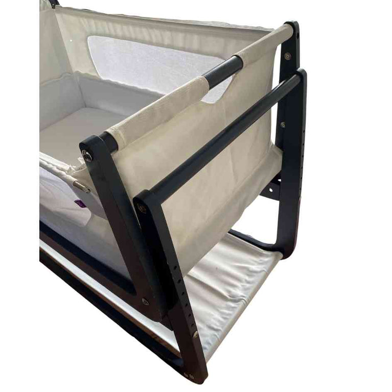 Snuz-SnuzPod-4-Wooden-Bedside-Crib-Navy-7