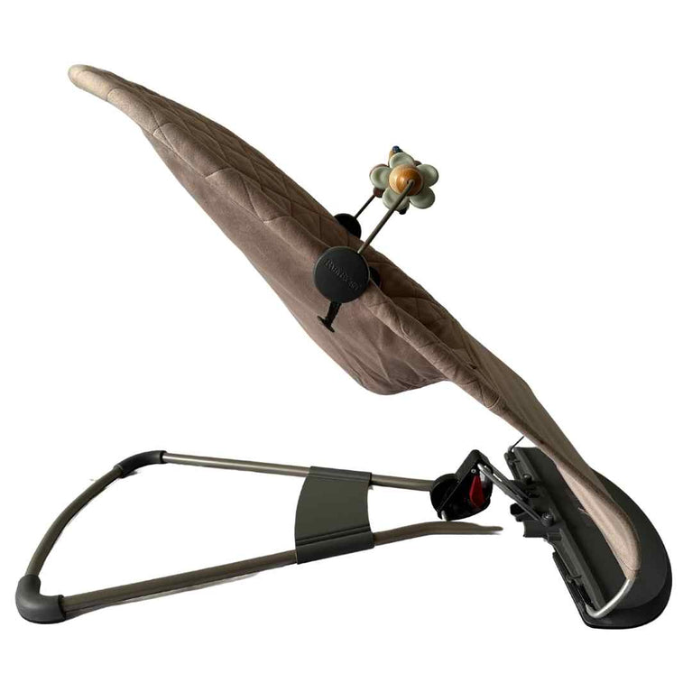 BabyBjörn-Bouncer-Bliss-Cotton-Sand-Grey-+-Wooden-Toy-for-Bouncer-7