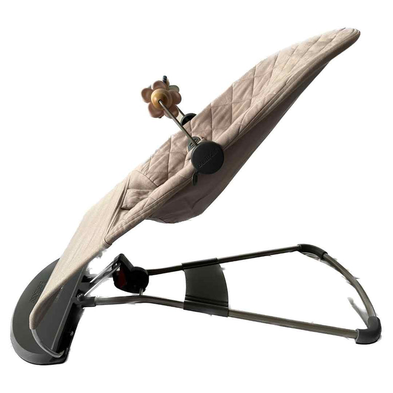 BabyBjörn-Bouncer-Bliss-Cotton-Sand-Grey-+-Wooden-Toy-for-Bouncer-8