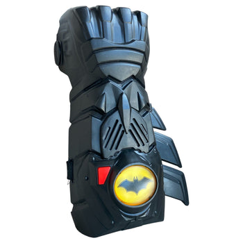 Spin-Master-Batman-Interactive-Gauntlet-1