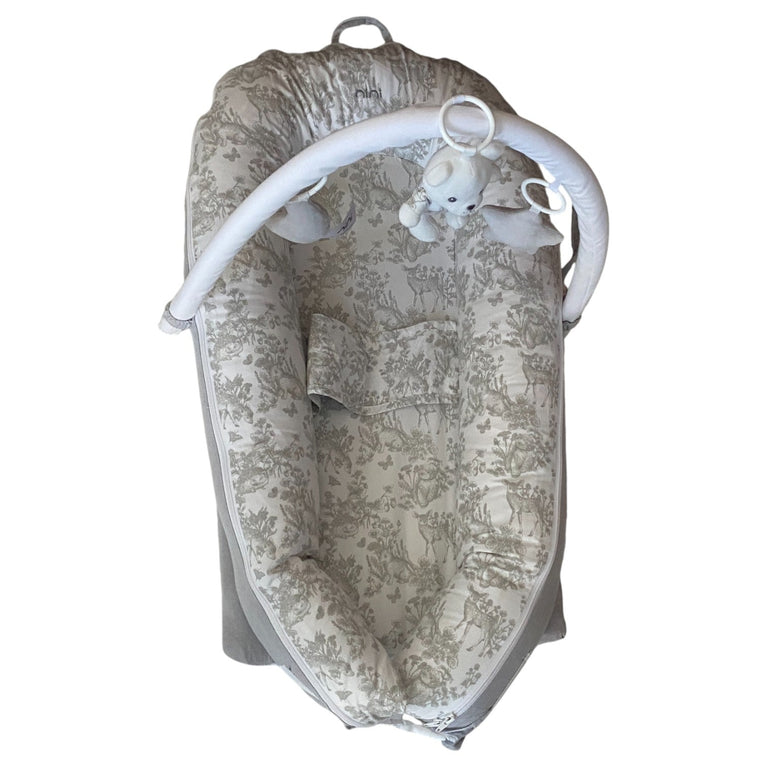 Nini-Printed-Baby-Nest-with-Toys-1-3