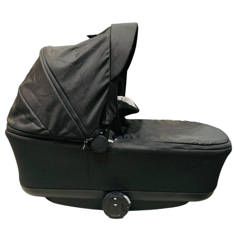 Leclerc-Baby-Bassinet-+-Bassinet-Adapters-for-Stroller-6-3