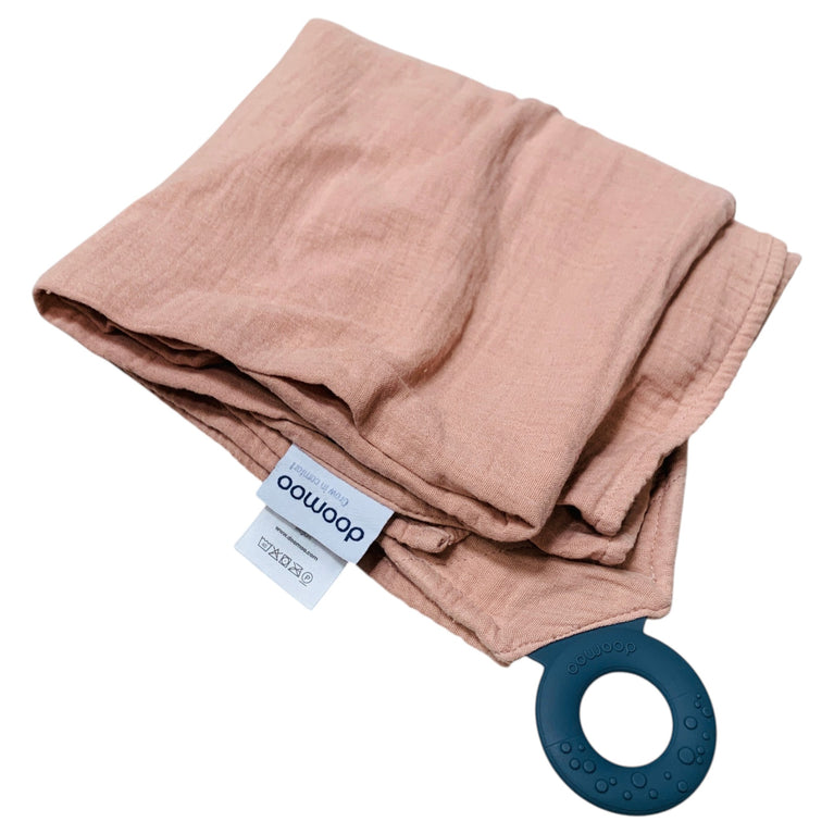 Doomoo-Mom'N-Play-Tetra-Nursing-Cape-Pink-1-1