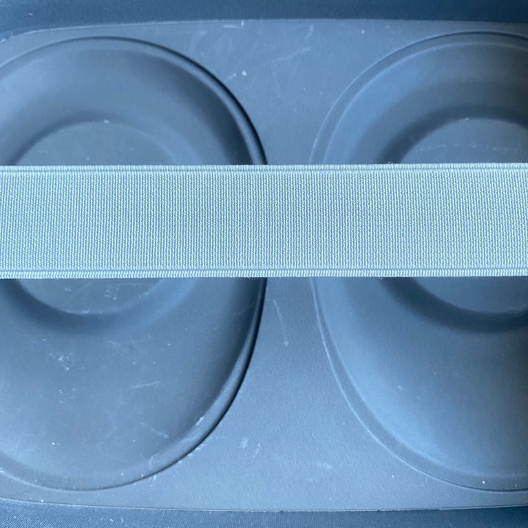 Willow-Hands-Free-Portable-Breast-Pump-Carrying-Case-Grey-1-5