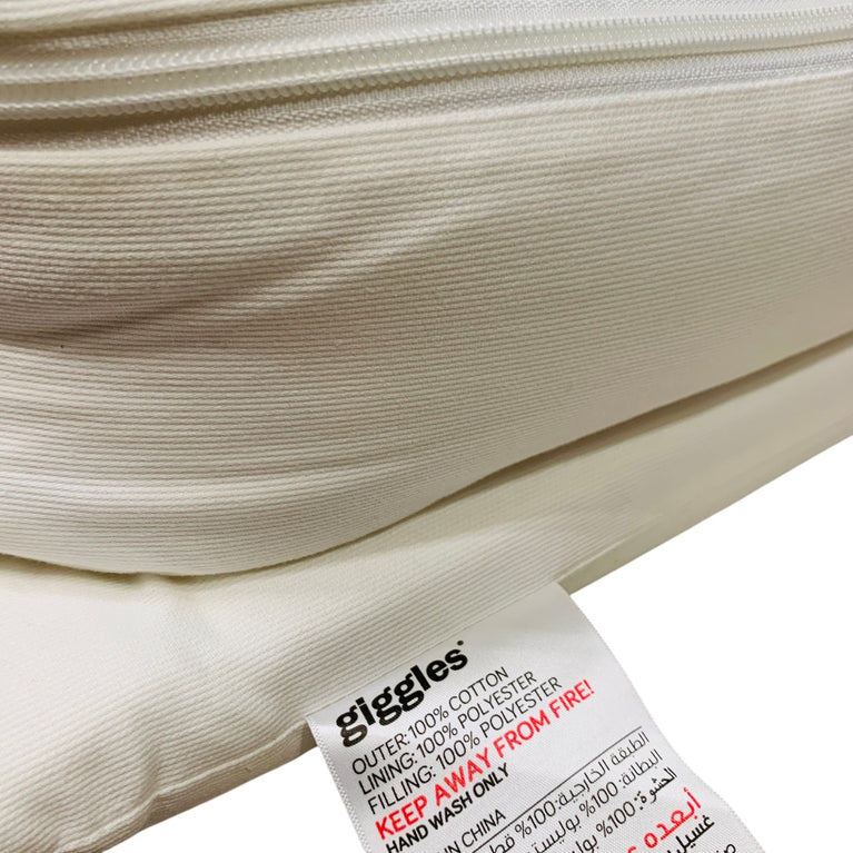 Giggles-Bed-in-Bed-9-6