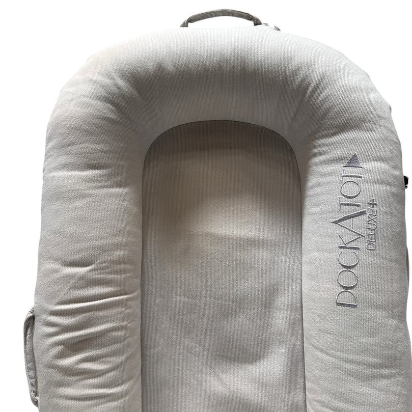 Dockatot-Deluxe+-Pod-Fog-Chambray-2-3