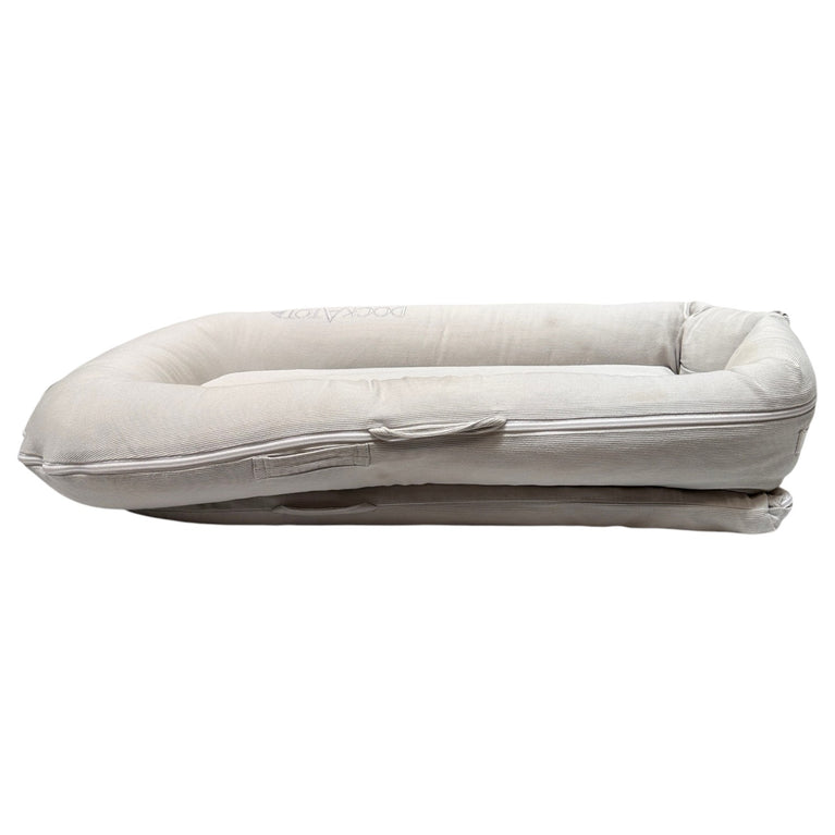 Dockatot-Deluxe+-Pod-Fog-Chambray-2-5