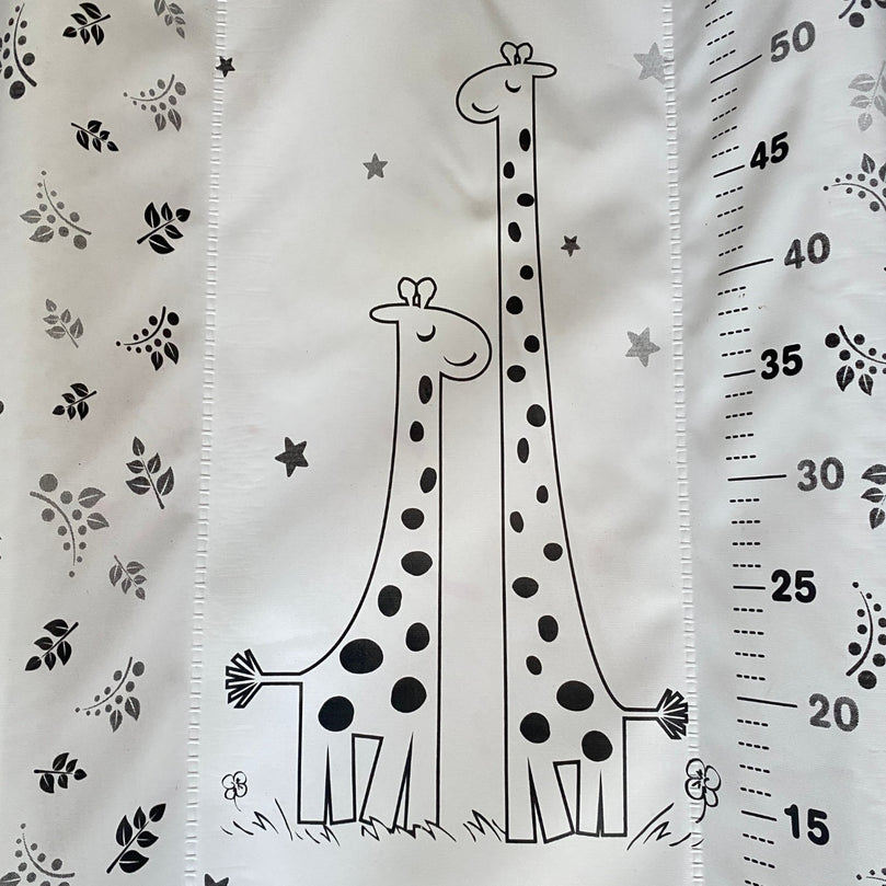 Moon-Waterproof-Changing-Mat-Metric-Giraffe-1-3